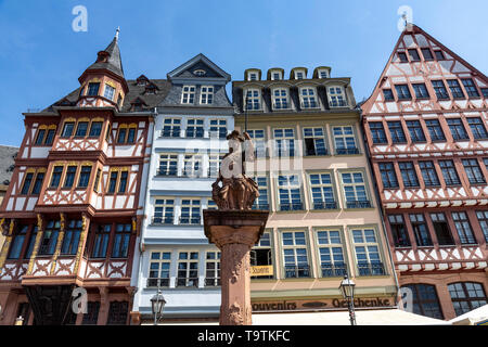 Le Ršmer, à l'Hôtel de ville de Frankfurt am Main, Ršmerberg Platz, symbole de la ville, rangées de maisons Samstagsberg, Minerva, fontaine Banque D'Images