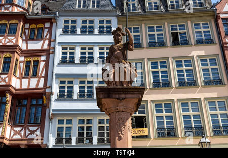 Le Ršmer, à l'Hôtel de ville de Frankfurt am Main, Ršmerberg Platz, symbole de la ville, rangées de maisons Samstagsberg, Minerva, fontaine Banque D'Images