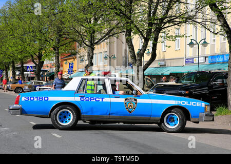 Salo, Finlande. 18 Mai ; 2019. La fin de l70s ou début des années 80, 1950 Ville de NY Police Department voiture de police dans la rue. Maisema 2019 Salon de croisière. Banque D'Images