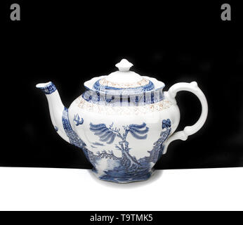 Le stand du vrai vieux Willow Théière Nom : Booth's Real Old Willow Théière Date : Event : adresse/lieu : Sandyford, Stoke-on-Trent, cabines de banque l'Église Po Banque D'Images