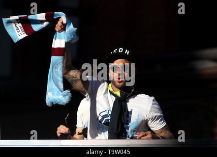 Manchester City's Kyle Walker pendant la parade trophée à Manchester. Banque D'Images