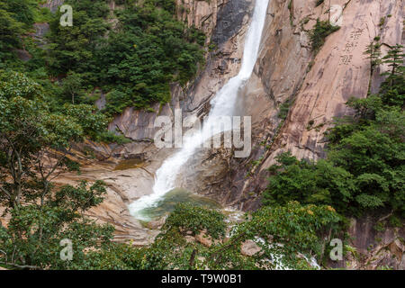 Kumgangsan, la Corée du Nord - 26 juillet 2014 : Cascade Kuryong Mont Kumgang Diamond Mountain. Région touristique mont Kumgang en Corée du Nord. Banque D'Images