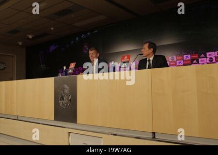 Madrid, Espagne. 20 mai, 2019. Madrid, Espagne ; 20/05/2019. Conférence de presse Real Madrid CF et Toni Kroos ont accepté de prolonger le contrat du joueur, qui reste lié au club jusqu'au 30 juin 2023. Et Emilio Butragueño. Stade Santiago Bernabeu. Credit : Juan Carlos Rojas/Photo Alliance | utilisée dans le monde entier/dpa/Alamy Live News Banque D'Images