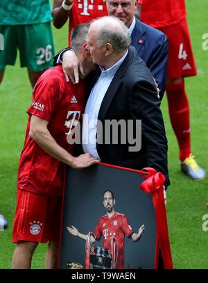 Munich, Allemagne. 18 mai, 2019. FC Bayern Munich - Eintracht Frankfurt 5 : 1, Franck Ribéry, dans le monde d'utilisation de gestes | Crédit : dpa/Alamy Live News Banque D'Images