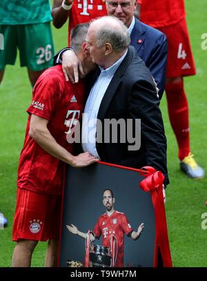 Munich, Allemagne. 18 mai, 2019. FC Bayern Munich - Eintracht Frankfurt 5 : 1, Franck Ribéry, dans le monde d'utilisation de gestes | Crédit : dpa/Alamy Live News Banque D'Images