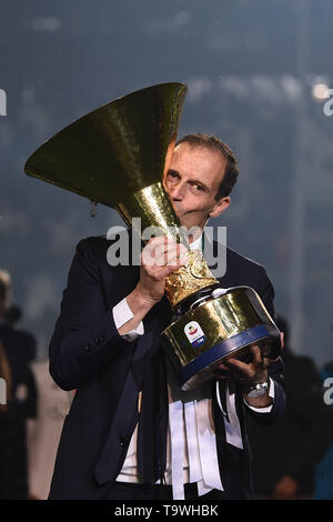 Massimiliano Allegri Coach (Juventus) au cours de l'Italien 'Serie' un match entre la Juventus 1-1 Atalanta de Allianz Stadium le 19 mai 2019 à Turin, Italie. (Photo de Maurizio Borsari/AFLO) Banque D'Images