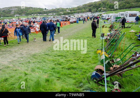 Llandudno, UK - 5 mai 2019 : Les Visiteurs du Festival 2019 Transports Llandudno profiter de l'affiche et des expositions. Le Llantransfest est tenue à conjuncti Banque D'Images