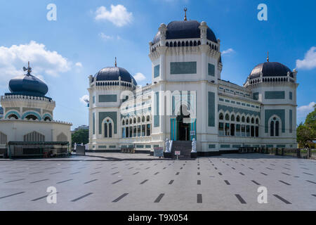 Jakarta, Indonésie - Janvier 2018 : Grande Mosquée de Medan ou Masjid Raya Al Mashun est une mosquée située à Jakarta, Indonésie. Banque D'Images