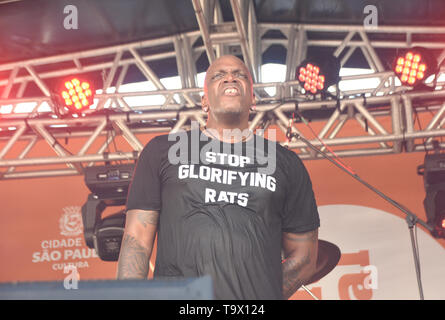 Sepultura rock band, ce dimanche matin (19), le centre-ville de São Paulo au Brésil, au cours de l'bouleversement culturel. Le groupe joue sur la scène Rock. Banque D'Images