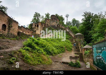 Fuman, IRAN - Juin 2018 : architecture Château Rudkhan en Iran. Château Rudkhan est un château médiéval, situé à 25 km au sud-ouest dans la province de Gilan, Iran Banque D'Images