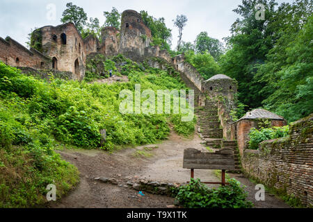 Fuman, IRAN - Juin 2018 : architecture Château Rudkhan en Iran. Château Rudkhan est un château médiéval, situé à 25 km au sud-ouest dans la province de Gilan, Iran Banque D'Images