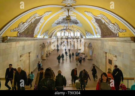 Moscou, Russie - Avril 2019 : la station de métro Komsomolskaya à Moscou, Russie. Le métro de Moscou est un système de transit rapide desservant Moscou, Russie Banque D'Images