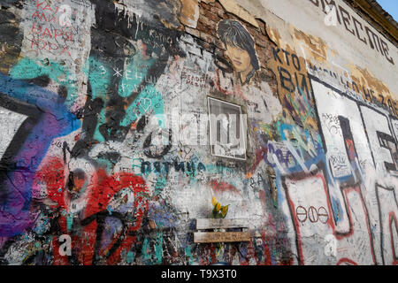 Moscou, Russie - Avril 2019 : Viktor Tsoi hommage mur dans la rue Arbat à Moscou, Russie. Dans la bande de Tsoi Kino était un musicien soviétique légendaire Banque D'Images