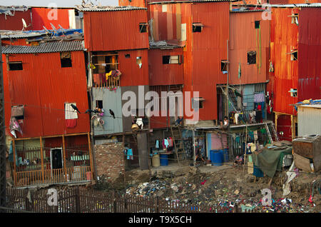 Vue depuis la gare ferroviaire de Bandra à Mumbai, Inde Banque D'Images