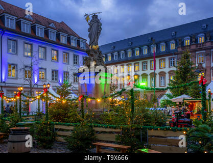 Foire de Noël sur le marché des céréales à Heidelberg, Bade-Wurtemberg, Allemagne, Europe, Weihnachtsmarkt am Kornmarkt à Heidelberg, Bade-Wurtemberg, D Banque D'Images