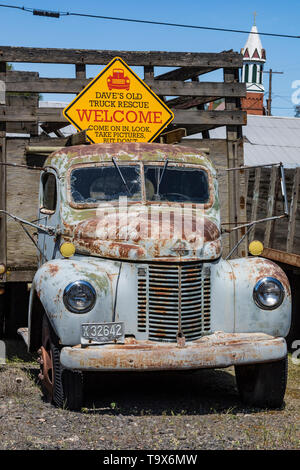 Les camionnettes représentent Dave's vieux camion de collecte de sauvetage dans Sprague, l'État de Washington, USA [pas de biens : disponible uniquement pour les licences d'édition] Banque D'Images