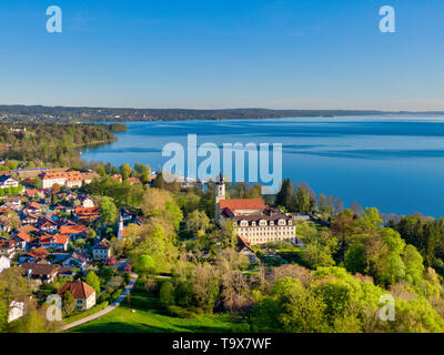 Regardez dans les roseaux Berne lac Starnberger, Pfaffenwinkel, Bavière, Allemagne, Europe, Blick auf Bernried am Starnberger See, Bayern, Deutschland, Europ Banque D'Images