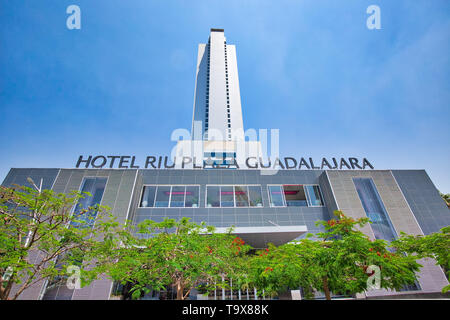 Guadalajara, Jalisco, Mexique-14 Avril 2019 : Entrée de l'hôtel Rui Plaza situé au coeur de Guadalajara près de monument historique d'arches de Guadalaj Banque D'Images