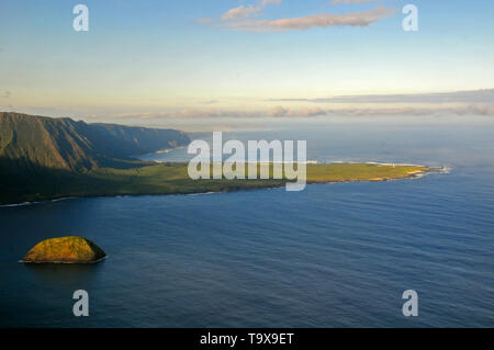 Vue aérienne de la péninsule de Kalaupapa, ancienne léproserie, Molokai, Hawaii, USA Banque D'Images