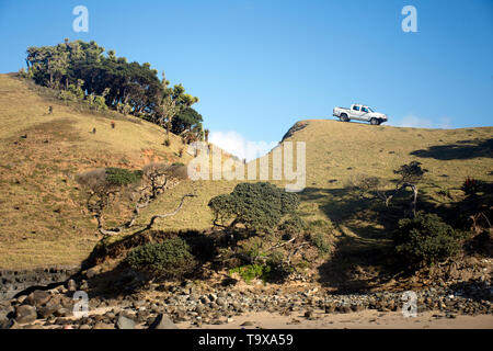 Une camionnette au sommet d'une colline, Coffee Bay, Eastern Cape, Afrique du Sud de la Côte Sauvage Banque D'Images