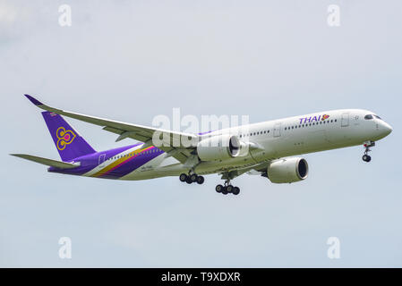 Bangkok, Thaïlande - 17 Sep 2018. HS-THG Thai Airways Airbus A350-900 à l'atterrissage à l'Aéroport International Suvarnabhumi de Bangkok (BKK). Banque D'Images