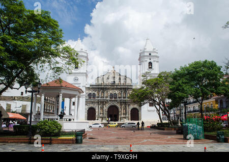 Plaza de la Independencia également connue sous le nom de Plaza Mayor ou Plaza Catedral dans Casco Viejo à Panama City. Banque D'Images