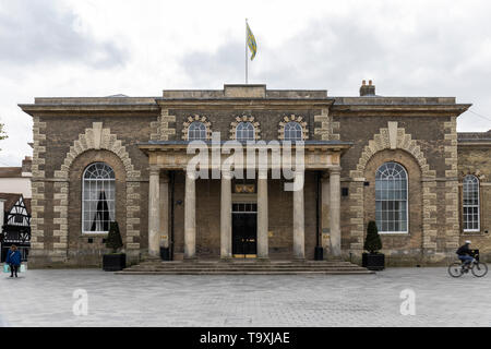 Le bâtiment classé Guildhall a Grade II, Market place, Salisbury, Wiltshire, Angleterre, ROYAUME-UNI Banque D'Images