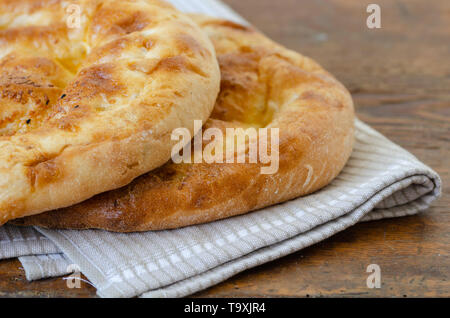 Ramadan ( Pita turc ; Ramazan Pidesi ) bain turc traditionnel pain pour le mois de Ramadan Moubarak Banque D'Images