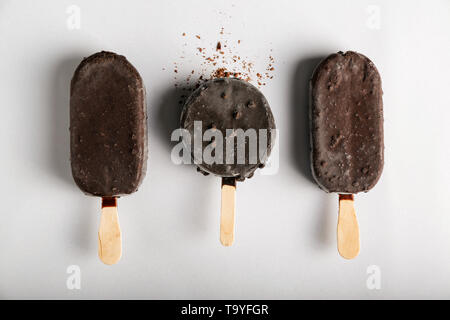 Glace délicieuse sur fond clair Banque D'Images