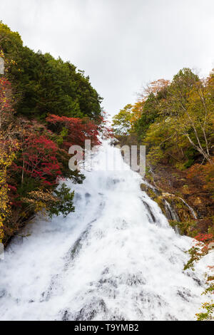 Chutes Yudaki en saison d'automne au parc national de Nikko Nikko, au Japon. Banque D'Images