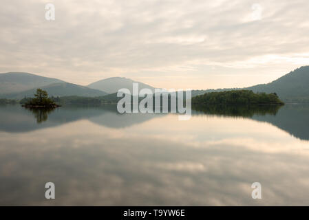 Matin réflexions sur Derwent Water Banque D'Images