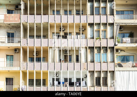 Vieille façade bâtiment résidentiel à Beyrouth, Liban Banque D'Images
