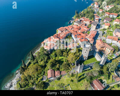 Petit village de Rezzonico, sur le lac de Côme. Vue de dessus Banque D'Images