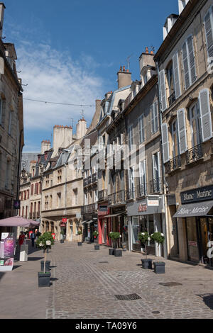 Dijon (nord-est de la France) : "rue des Forges" street dans le centre-ville légende locale *** *** Banque D'Images