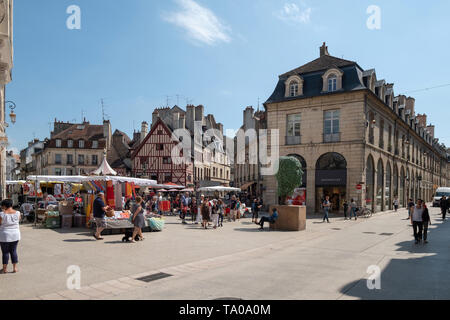 Dijon (nord-est de la France) :'place François Rude' Square dans le centre-ville légende locale *** *** Banque D'Images