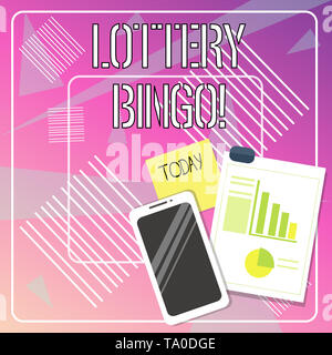 Texte de l'écriture écrit Lottery Bingo. Photo conceptuelle jeu de hasard dans lequel chaque joueur correspond à numéros imprimés Smartphone Mise en page Sticky Note Banque D'Images