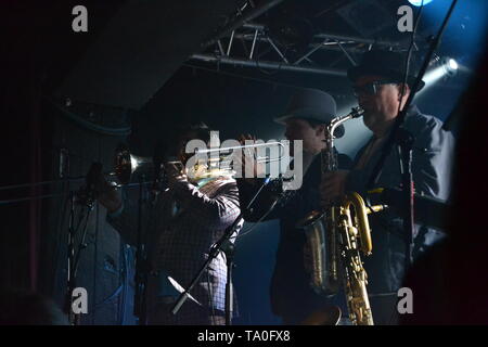 Fat Freddy's Drop effectuant à Debaser Strand, Stockholm, Suède, 2013 Banque D'Images