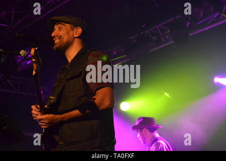 Fat Freddy's Drop effectuant à Debaser Strand, Stockholm, Suède, 2013 Banque D'Images