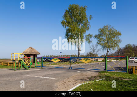 Chojniki, Bélarus, - le 26 avril 2019 : l'entrée de la zone d'exclusion de la zone de l'accident de Tchernobyl au Bélarus contaminés par des retombées radioactives en 1986. Banque D'Images