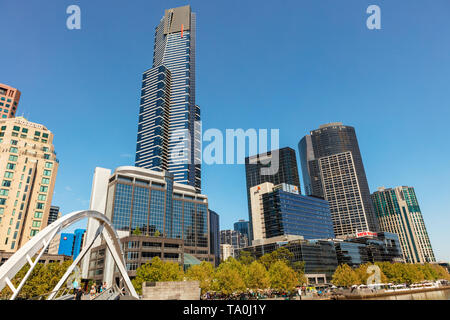 Les bâtiments modernes sur les rives de la rivière Yarra, Melbourne, Victoria, Australie. Banque D'Images