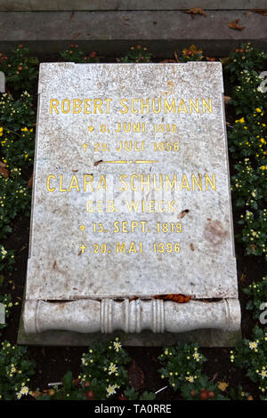 La Tombe de Robert et Clara Schumann, Alter Friedhof cimetière, Bonn, Rhénanie du Nord-Westphalie, Allemagne, Europe Banque D'Images