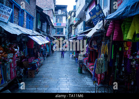 Hamichal PRADSH , Manali, Inde, le 21 janvier 2019 : Indian street market de mall road, manali - Image Banque D'Images