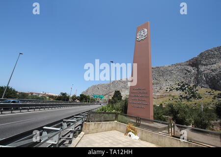 Capa, Italie - 4 juillet 2016 - Le monument commémoratif sur le site du massacre du 23 mai 1992 sur l'autoroute A29 Banque D'Images