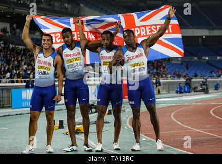 YOKOHAMA, Japon - 12 MAI : Adam Gemili Mitchell-Blake Chijindu, Nethaneel, Ujah et Harry Aikines-Aryeetey de Grande-Bretagne et d'Irlande du Nord après avoir fini 3ème de la mens 4x100m relais de jour final 2 de l'IAAF World Championships 2019 Relais au Nissan Stadium le dimanche 12 mai 2019 à Yokohama, au Japon. (Photo de Roger Sedres pour l'IAAF) Banque D'Images