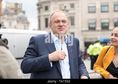 Trafalgar Square, Londres, Royaume-Uni. 18 mai, 2019. Sir Edward Jonathan Davey, député de Kingston et de Surbiton, à Trafalgar Square pour l'Mullivaikkal genoci Banque D'Images