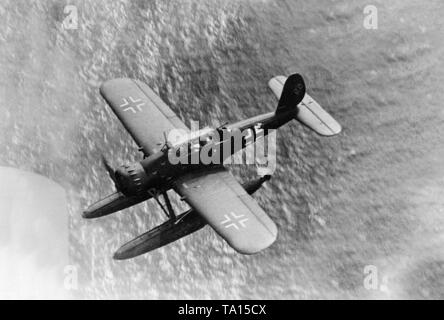 Le type d'un hydravion Arado Ar 196 au cours d'un vol de reconnaissance sur les côtes de la Manche. Photo : Aubele Banque D'Images