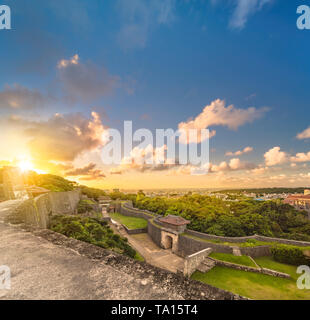 Kyukeimon porte de Château Shuri's dans le quartier de Shuri de Naha, capitale de la préfecture d'Okinawa, Japon. Banque D'Images