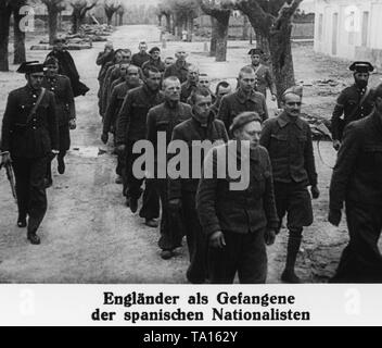 Photo d'un groupe de combattants français des Brigades Internationales, qui ont été emmenées par des soldats espagnols de la Guardia Civil en 1937. Banque D'Images