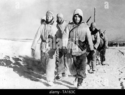 Des soldats de la Wehrmacht en vêtements d'hiver sur le mois de mars sur le front de l'Est. Photo non datée (PK-photo). Banque D'Images