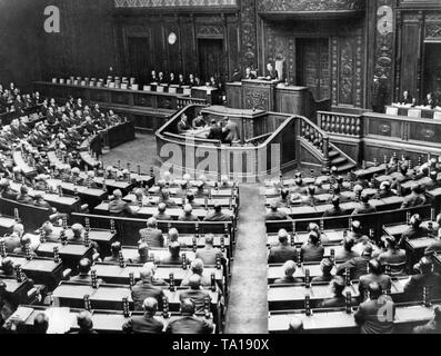 La salle plénière de la Diète nationale à Tokyo au cours d'une réunion de la Diète japonaise le 24 janvier 1937. Banque D'Images